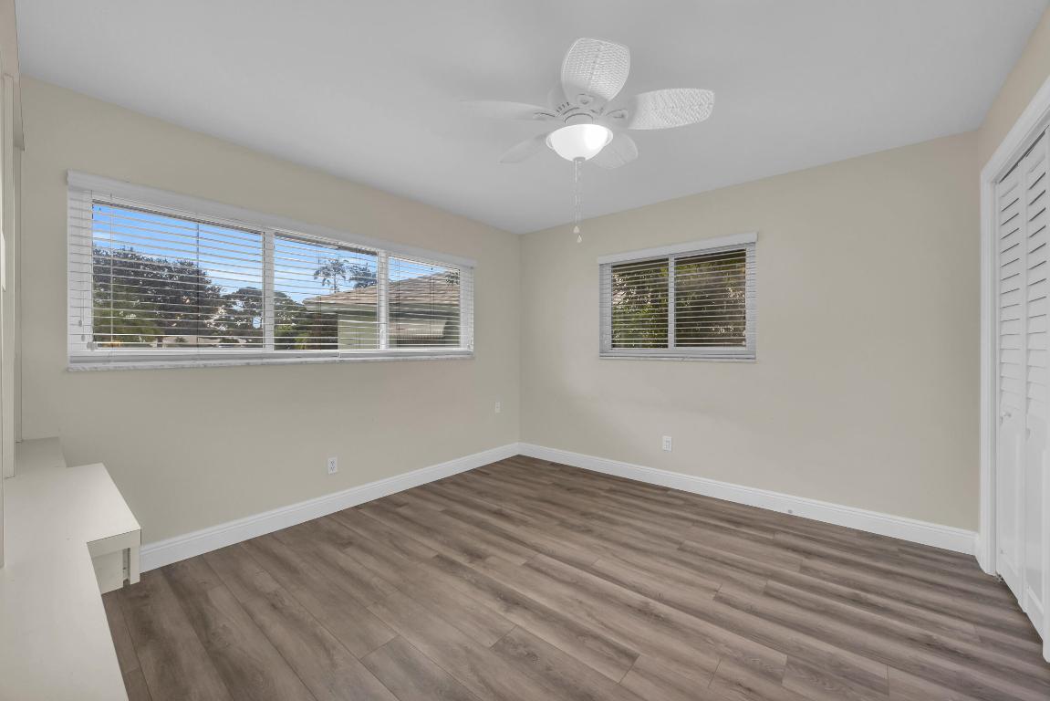 9390 SE Little Club Way N