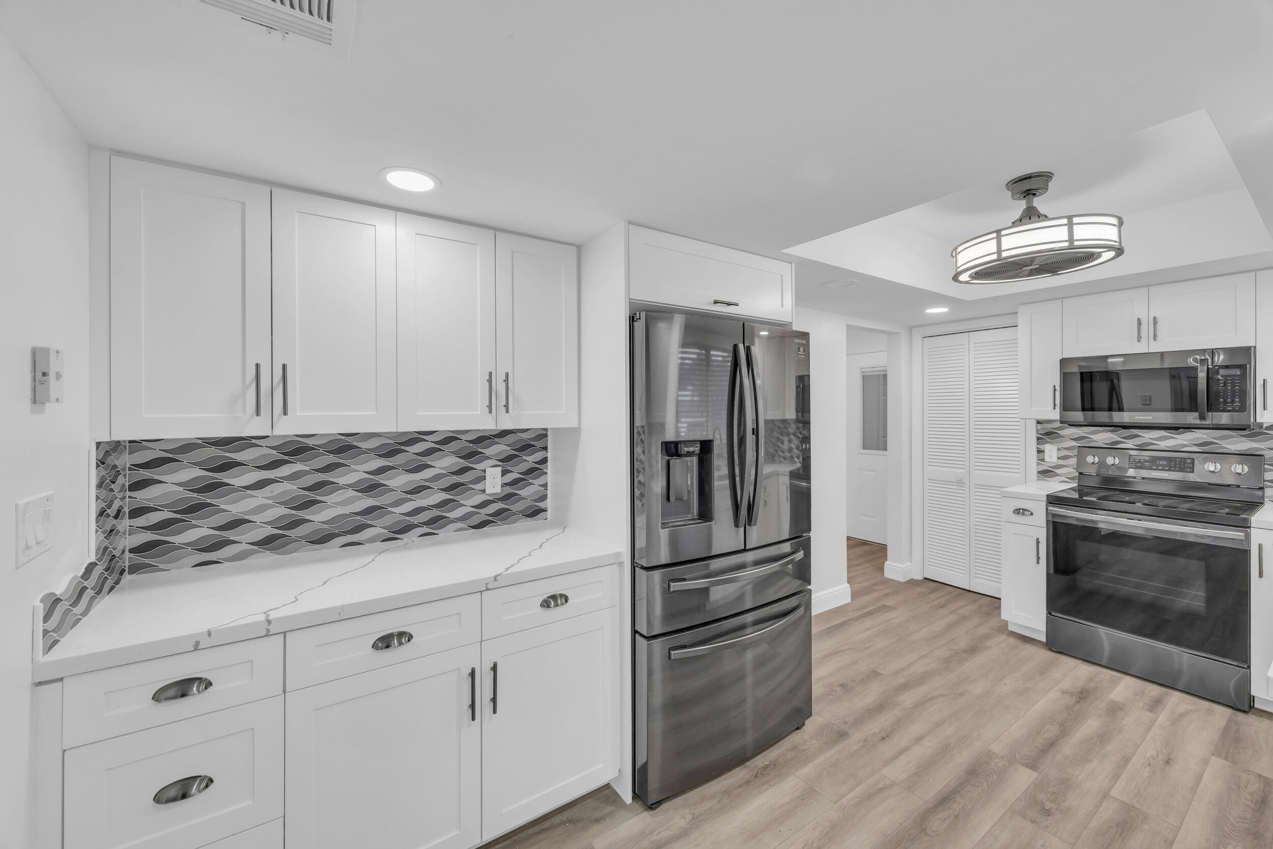 9390 SE Little Club Way N