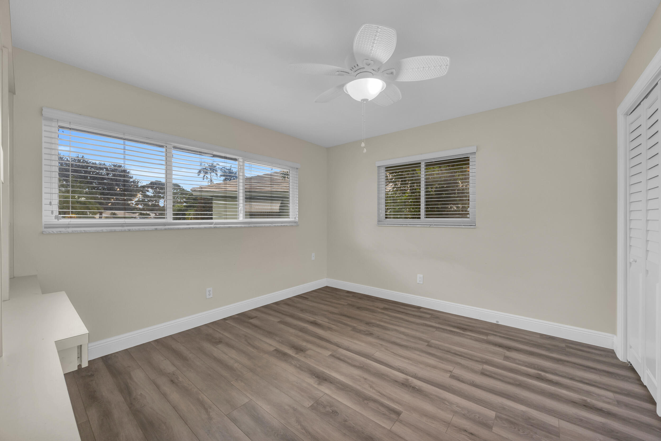 9390 SE Little Club Way N