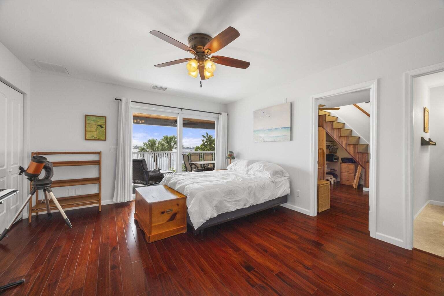 1009 NW Terrace Road