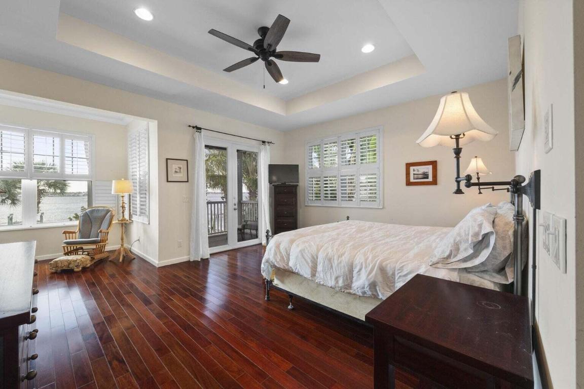 1009 NW Terrace Road