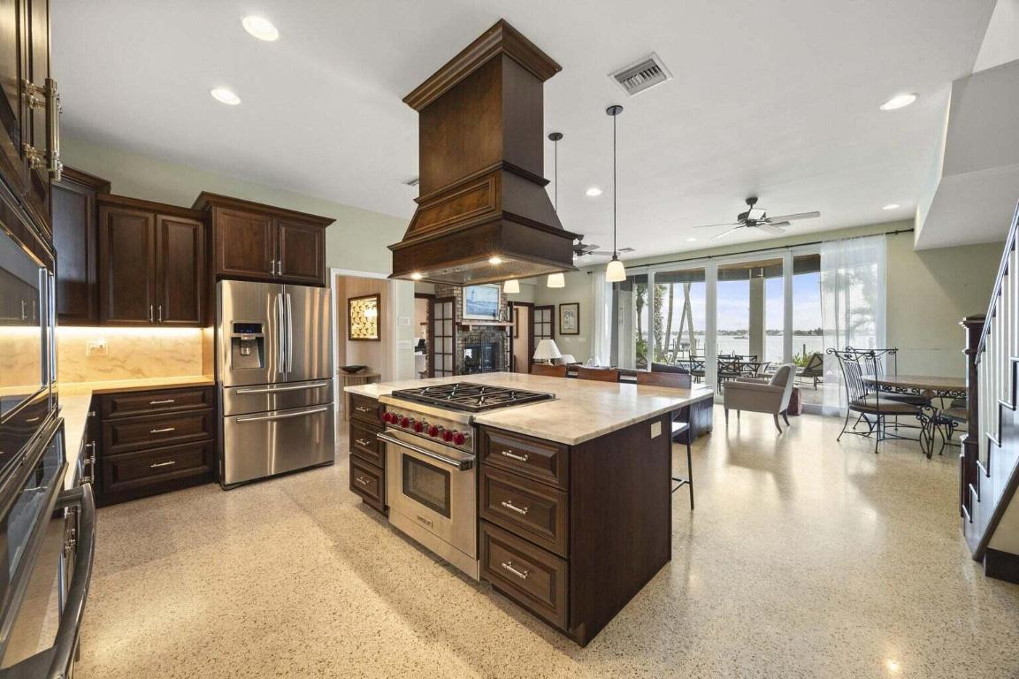 1009 NW Terrace Road