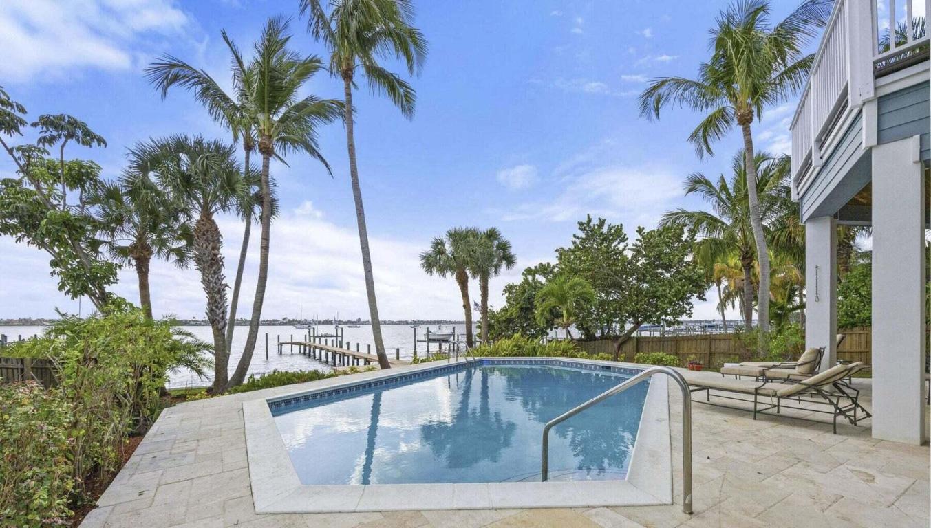 1009 NW Terrace Road