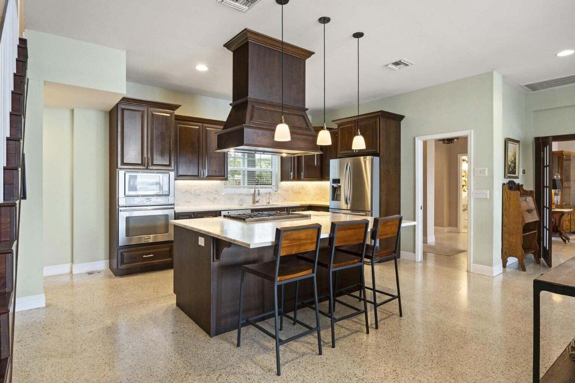 1009 NW Terrace Road