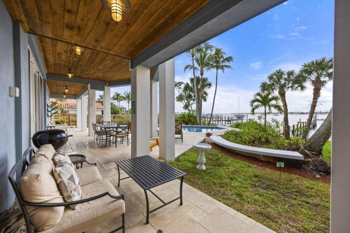 1009 NW Terrace Road