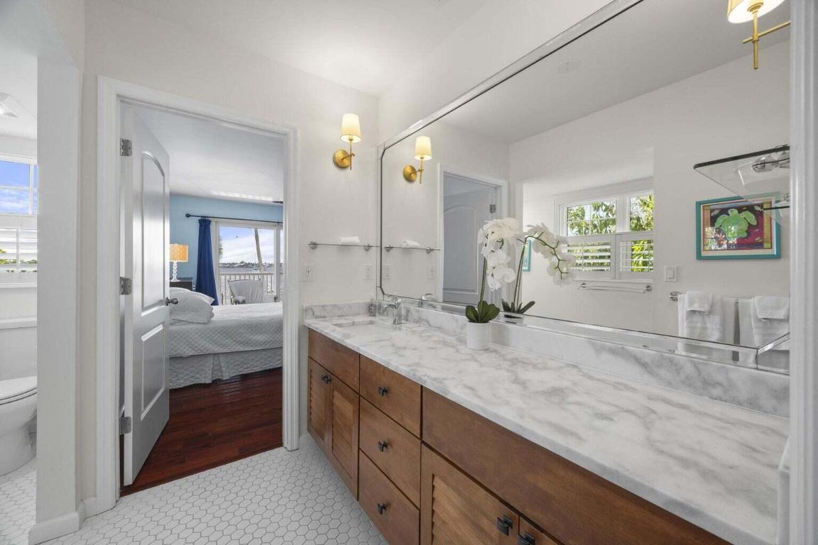 1009 NW Terrace Road