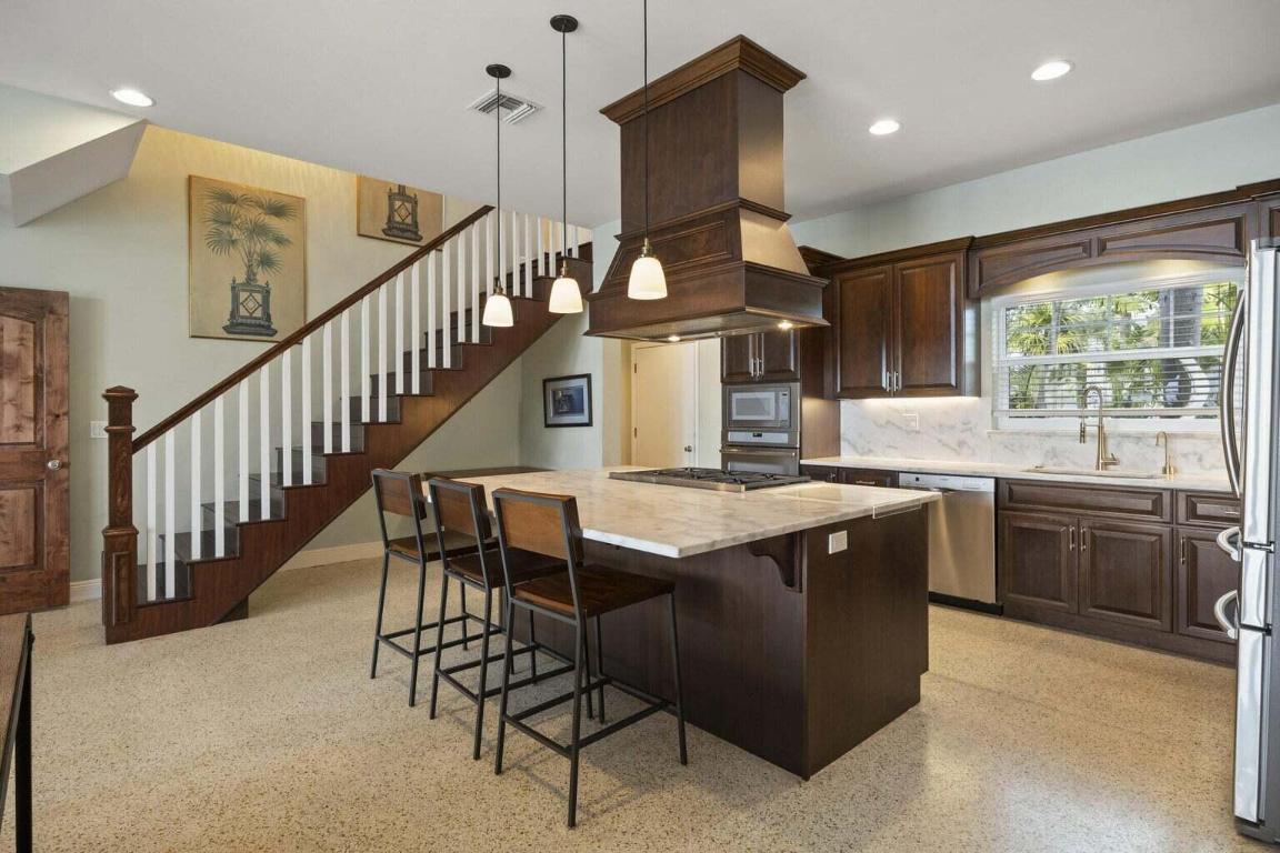 1009 NW Terrace Road