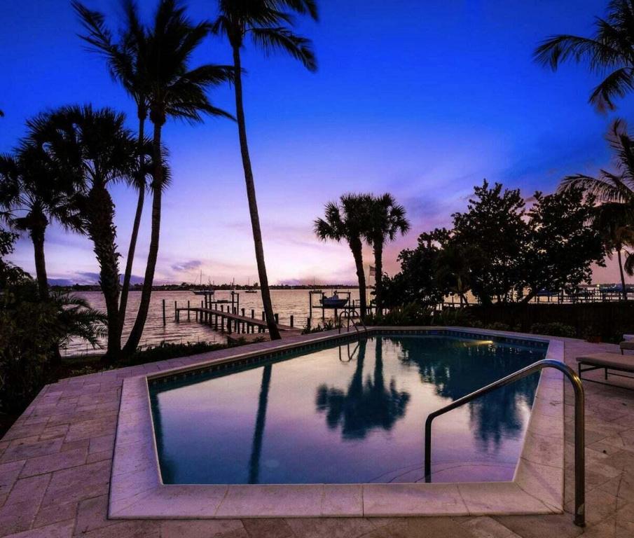 1009 NW Terrace Road