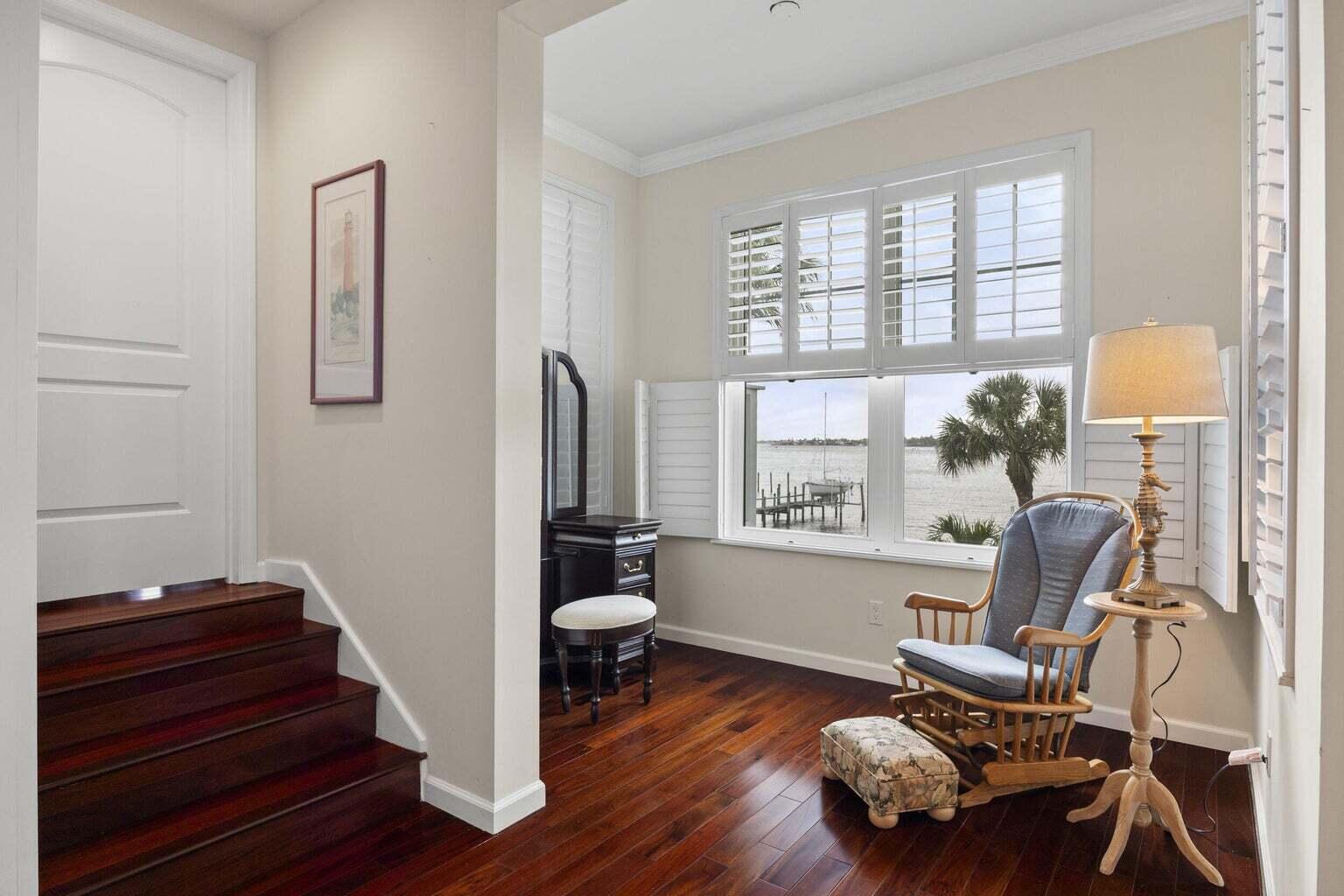 1009 NW Terrace Road