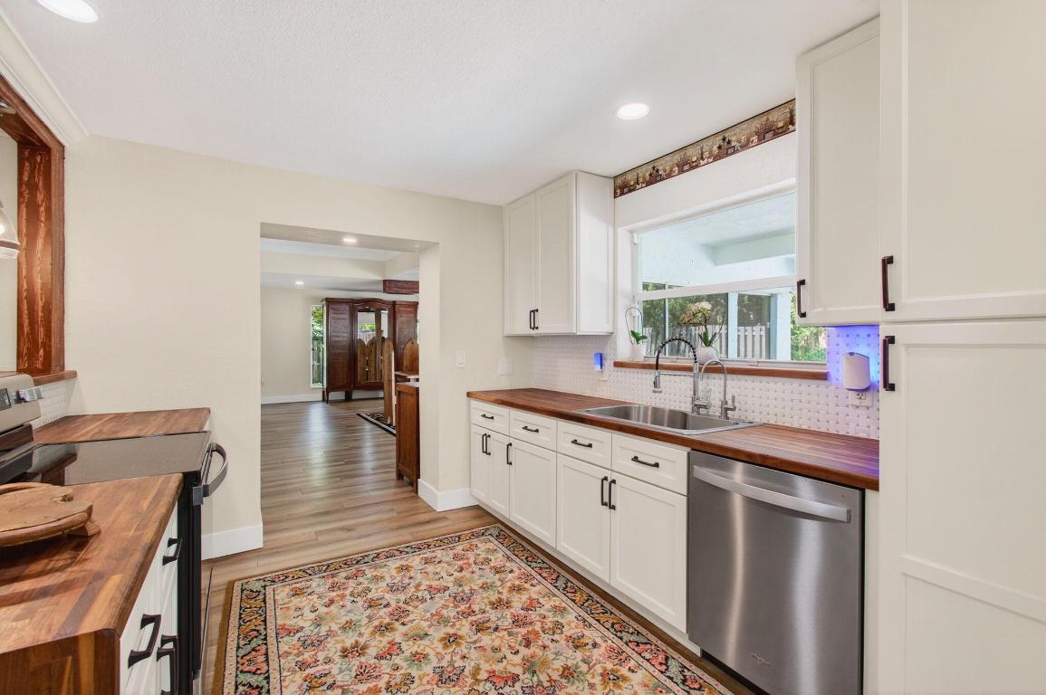 920 Lighthouse Drive