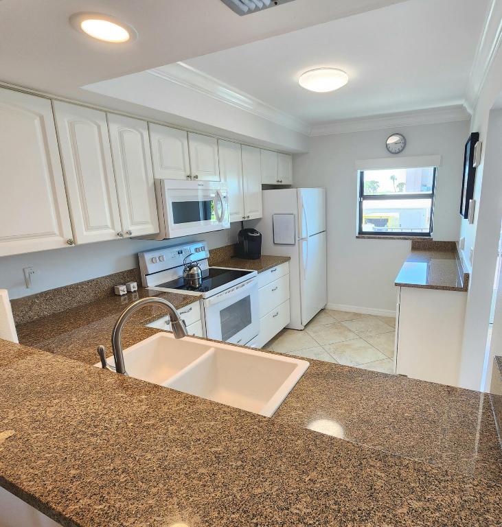 5151 N Highway A1a 213