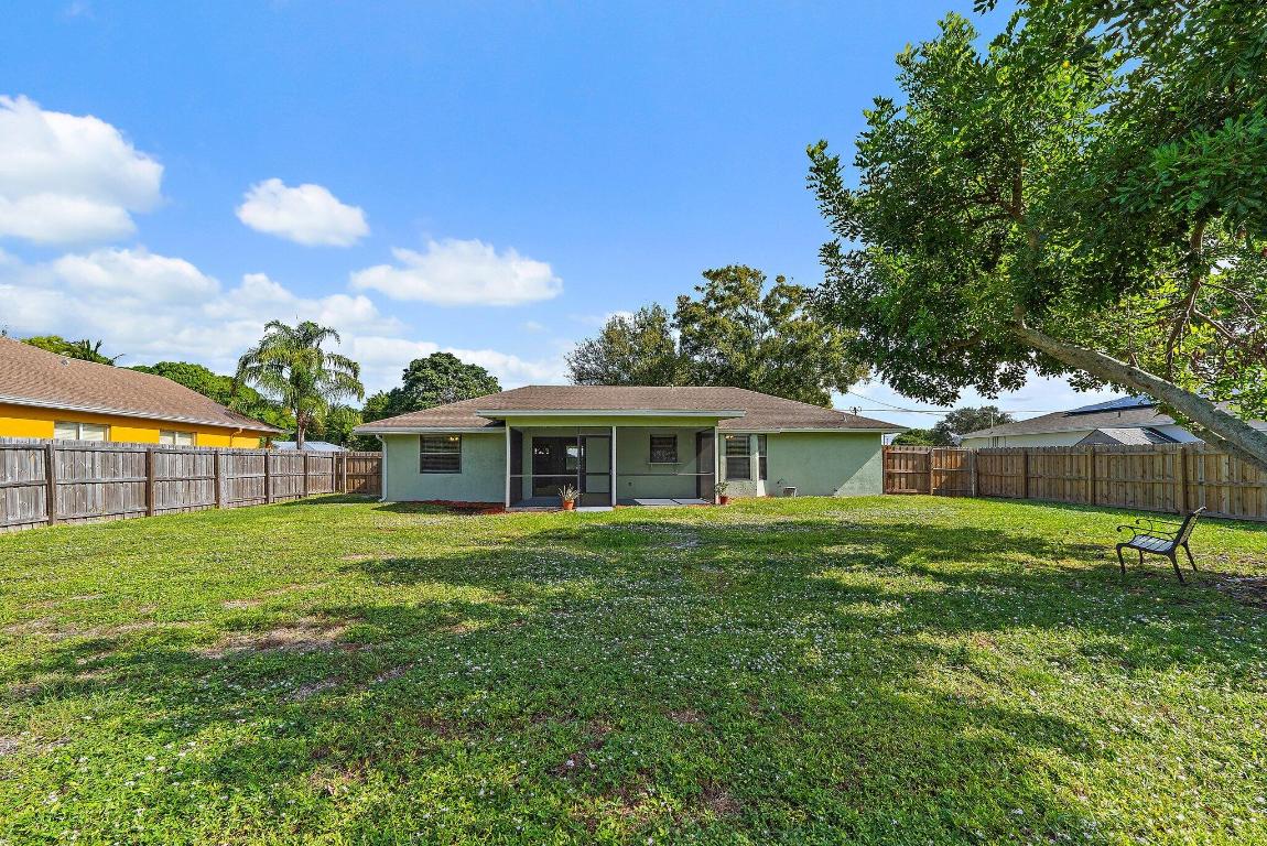 2186 SE Trillo Street