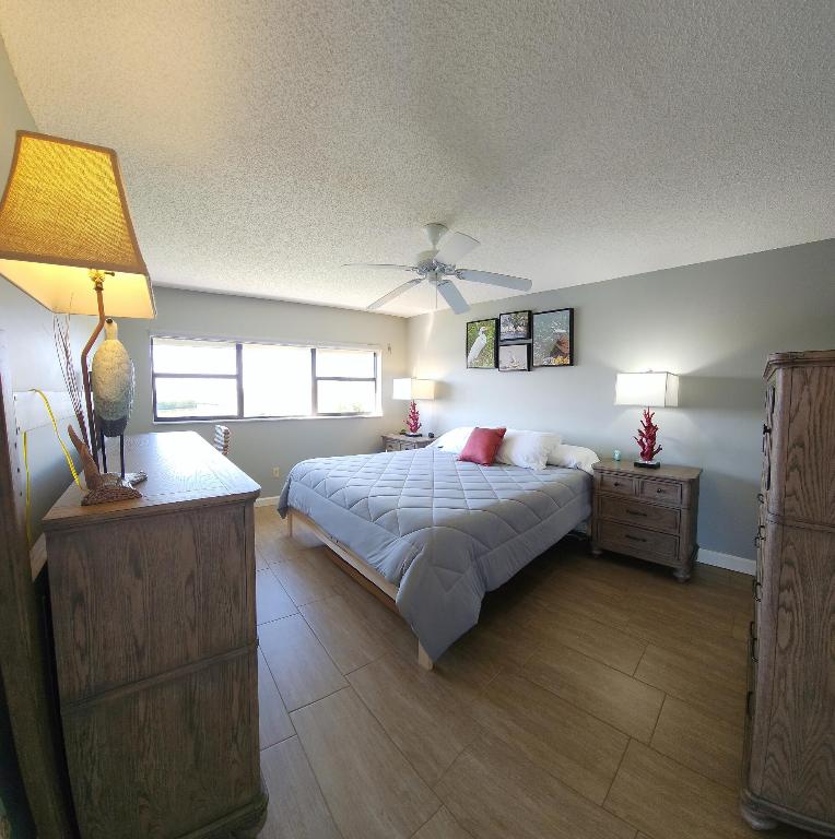 5155 N Highway A1a 211