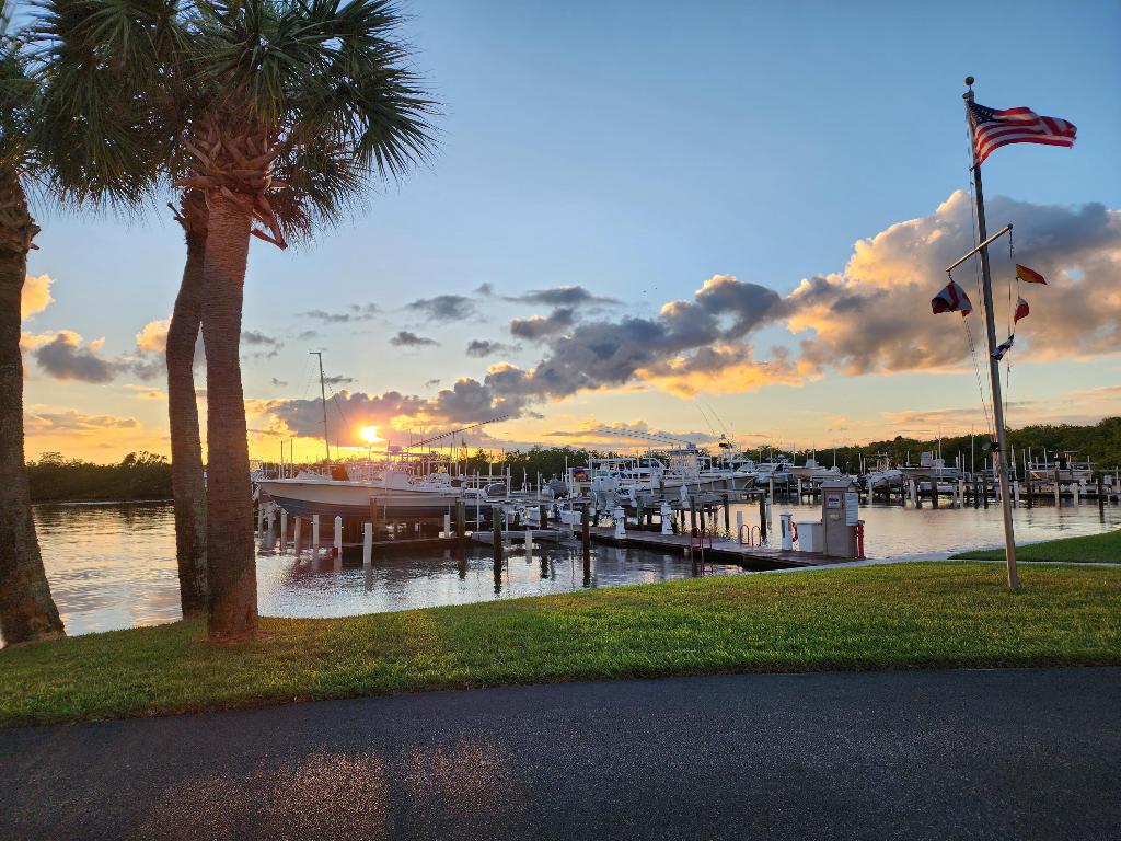 5155 N Highway A1a 211