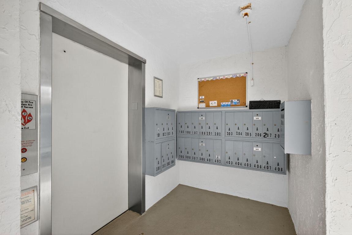 1605 S Us Highway 1 A407