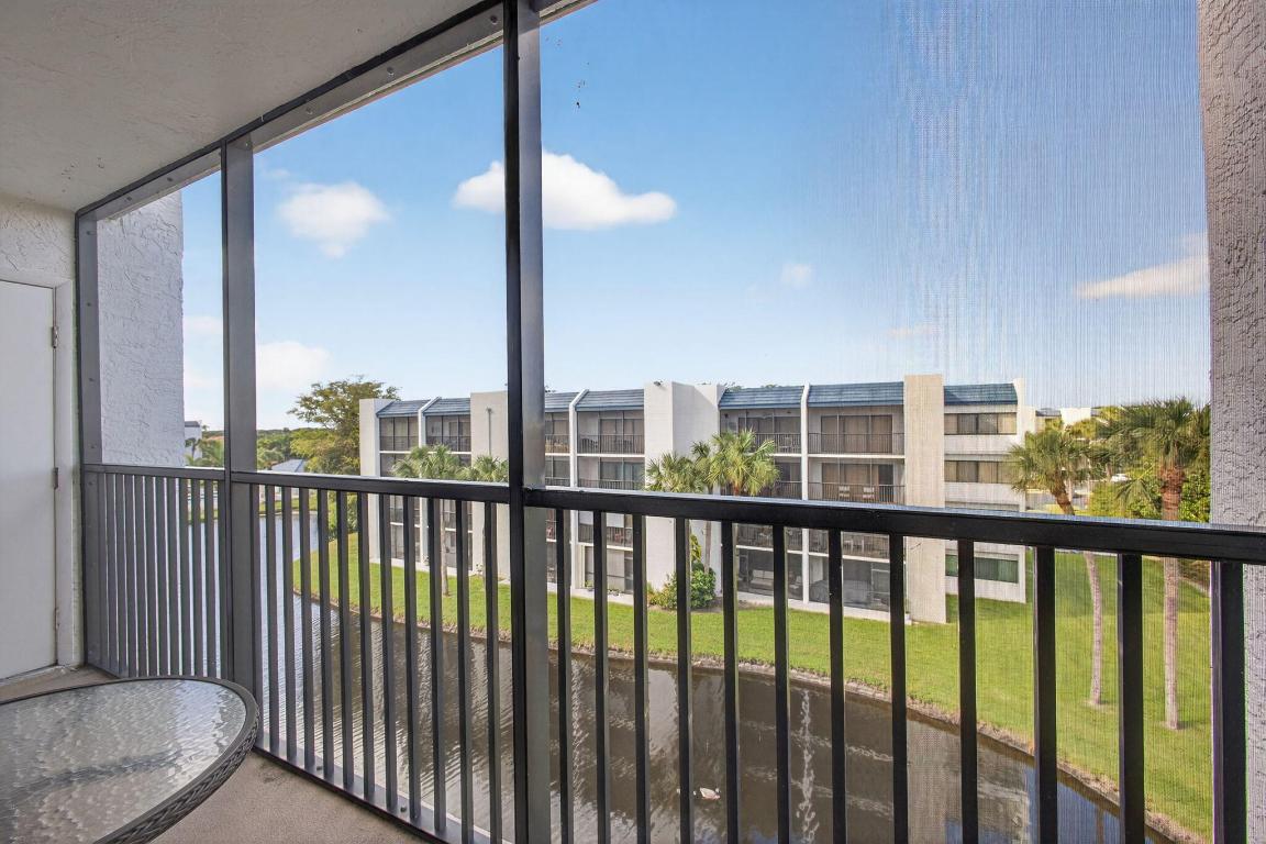 1605 S Us Highway 1 A407