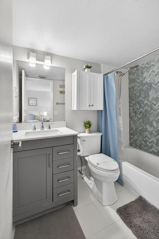 1605 S Us Highway 1 A407