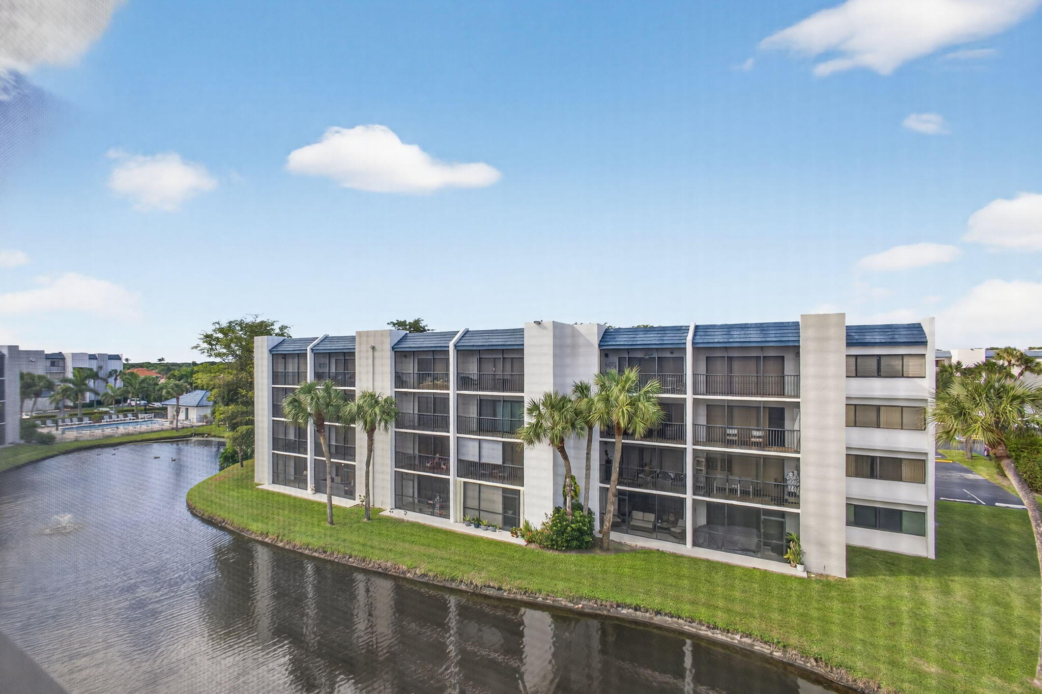 1605 S Us Highway 1 A407