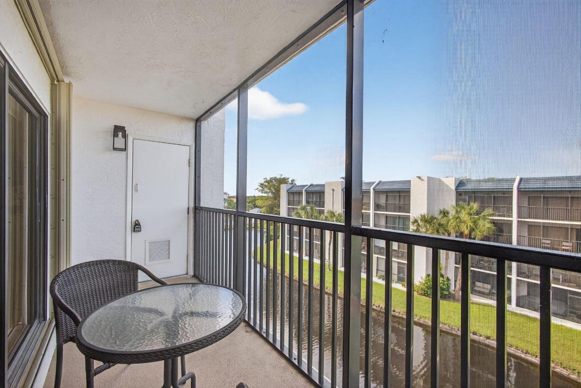 1605 S Us Highway 1 A407