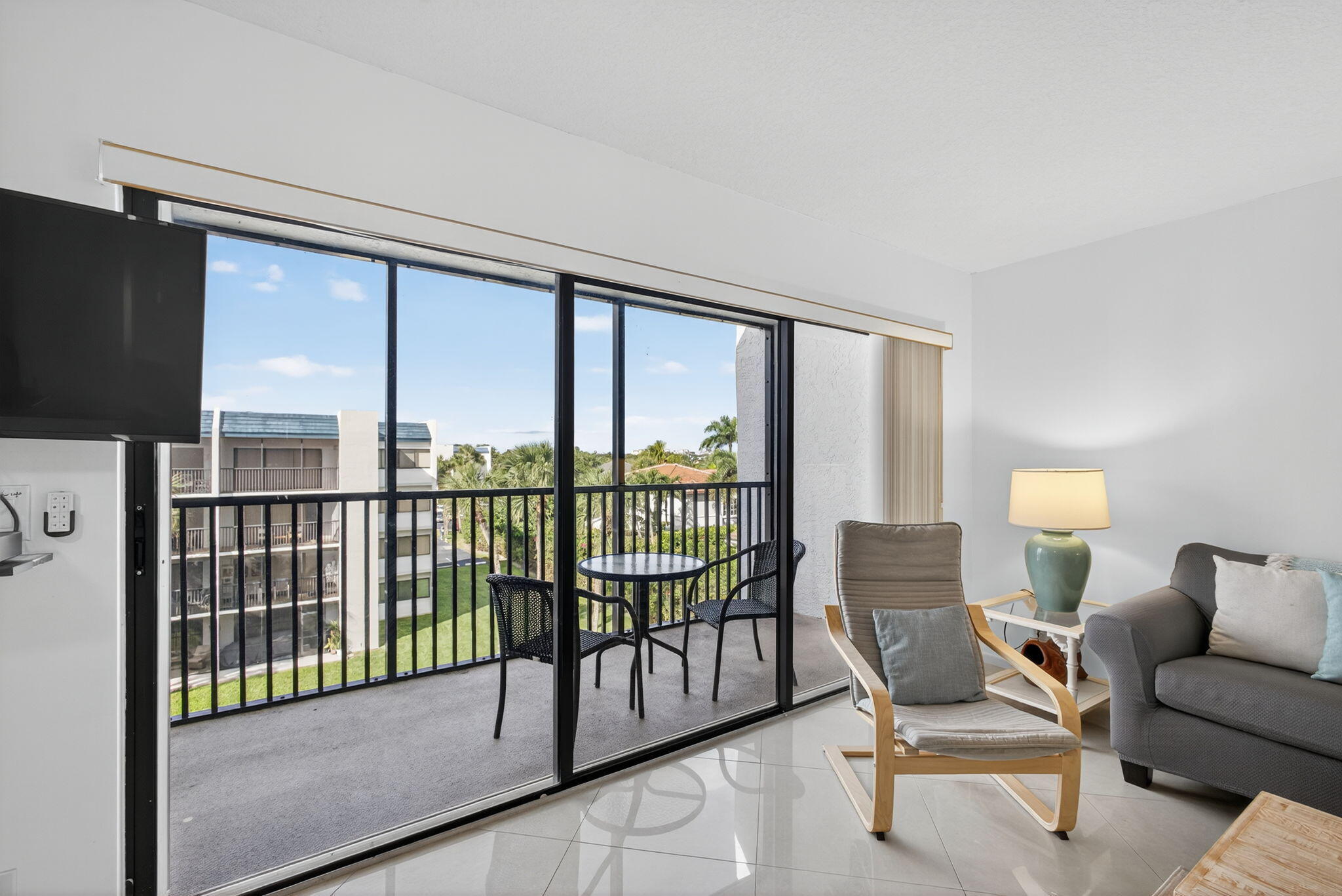 1605 S Us Highway 1 A407