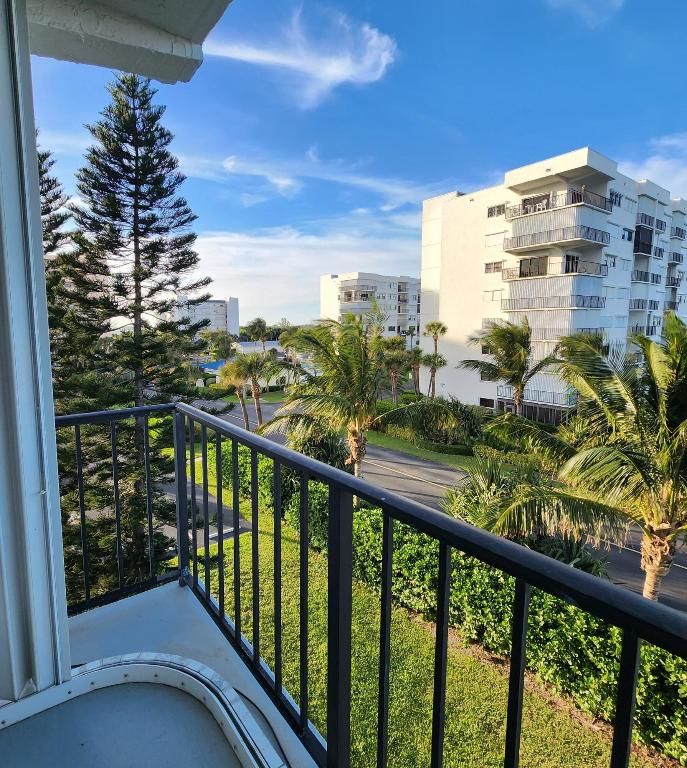 5151 N Highway A1a 411