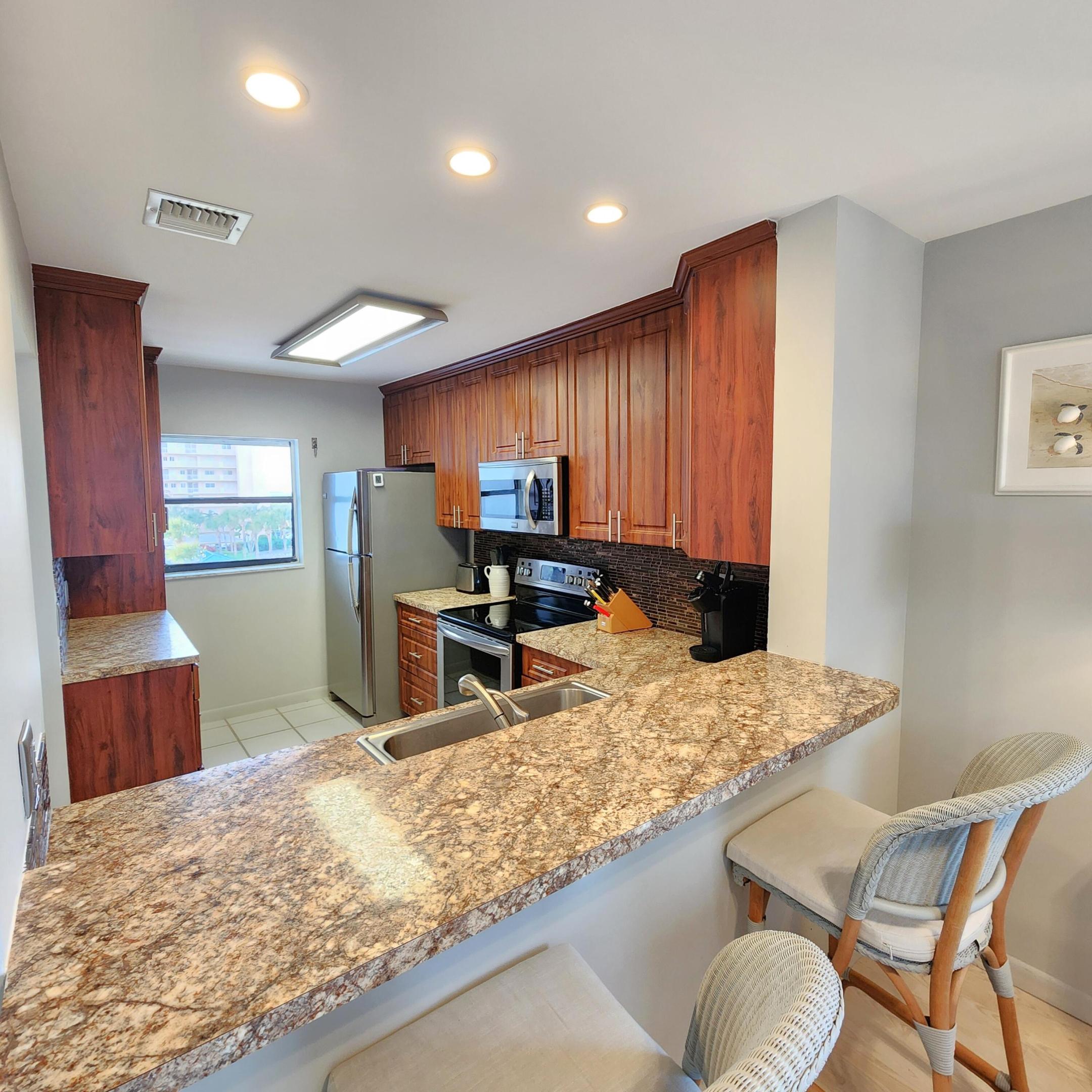 5151 N Highway A1a 411