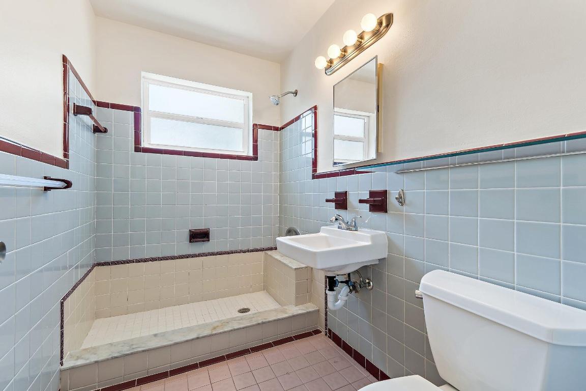 19147 SE Hillcrest Drive B