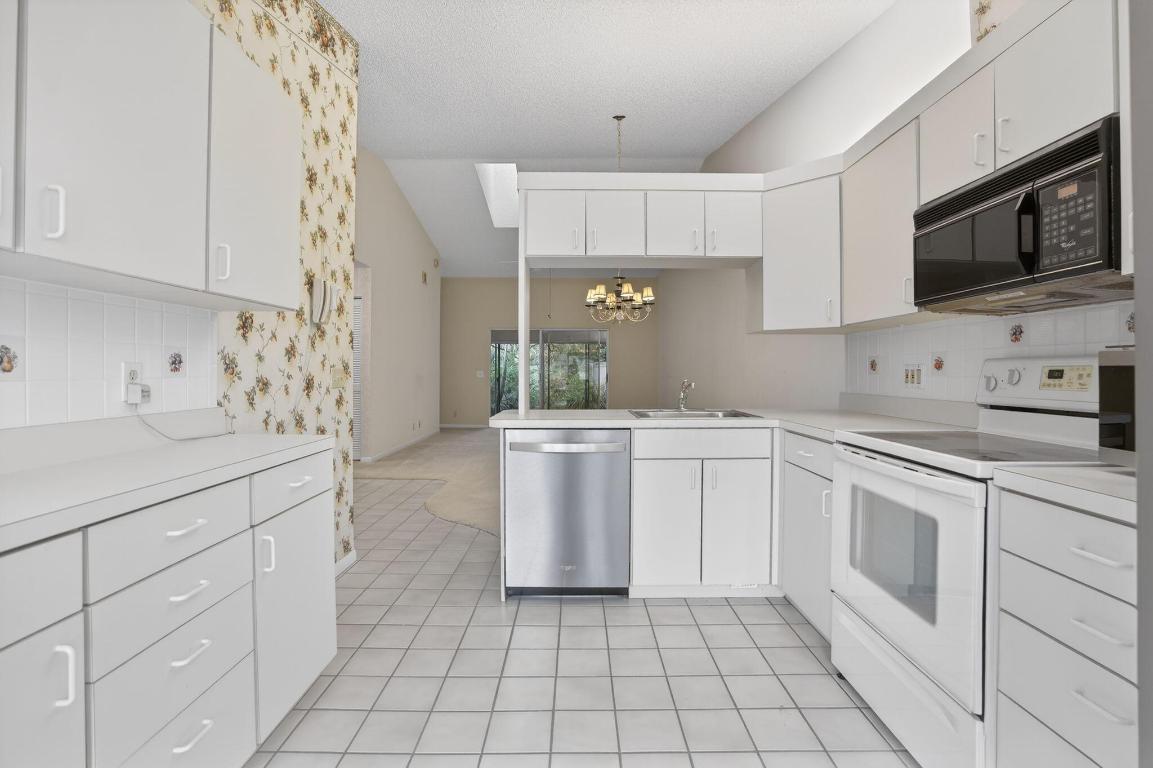 10819 SE Sea Pines Circle