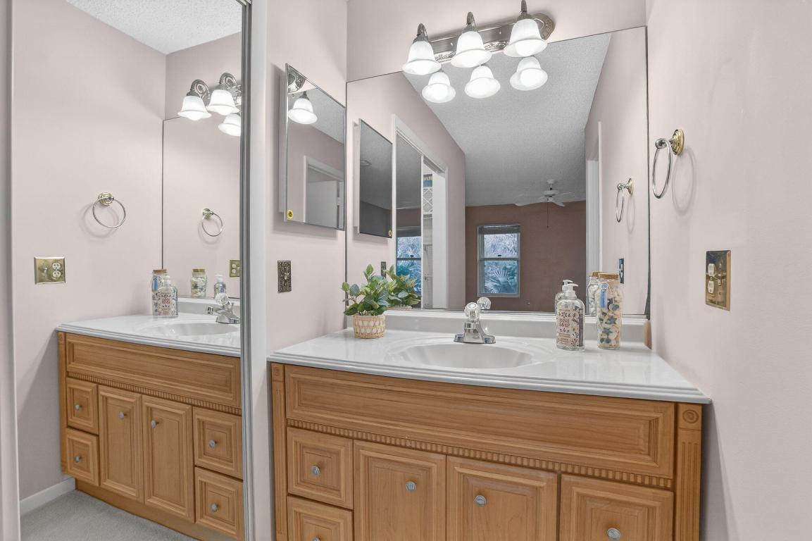 10819 SE Sea Pines Circle