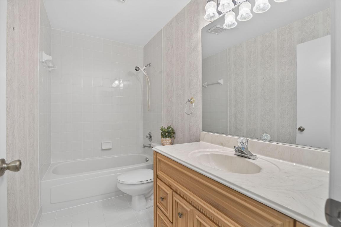 10819 SE Sea Pines Circle