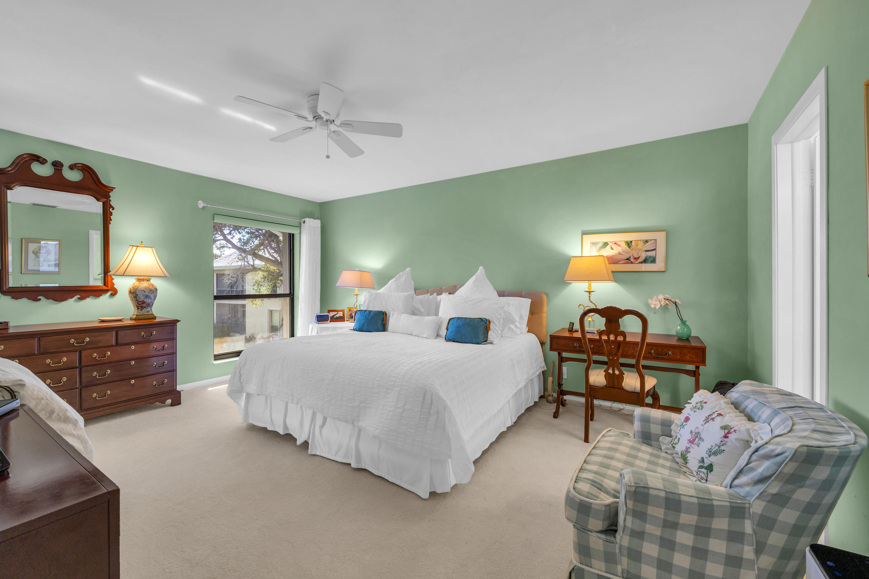 4 SE Turtle Creek Drive E