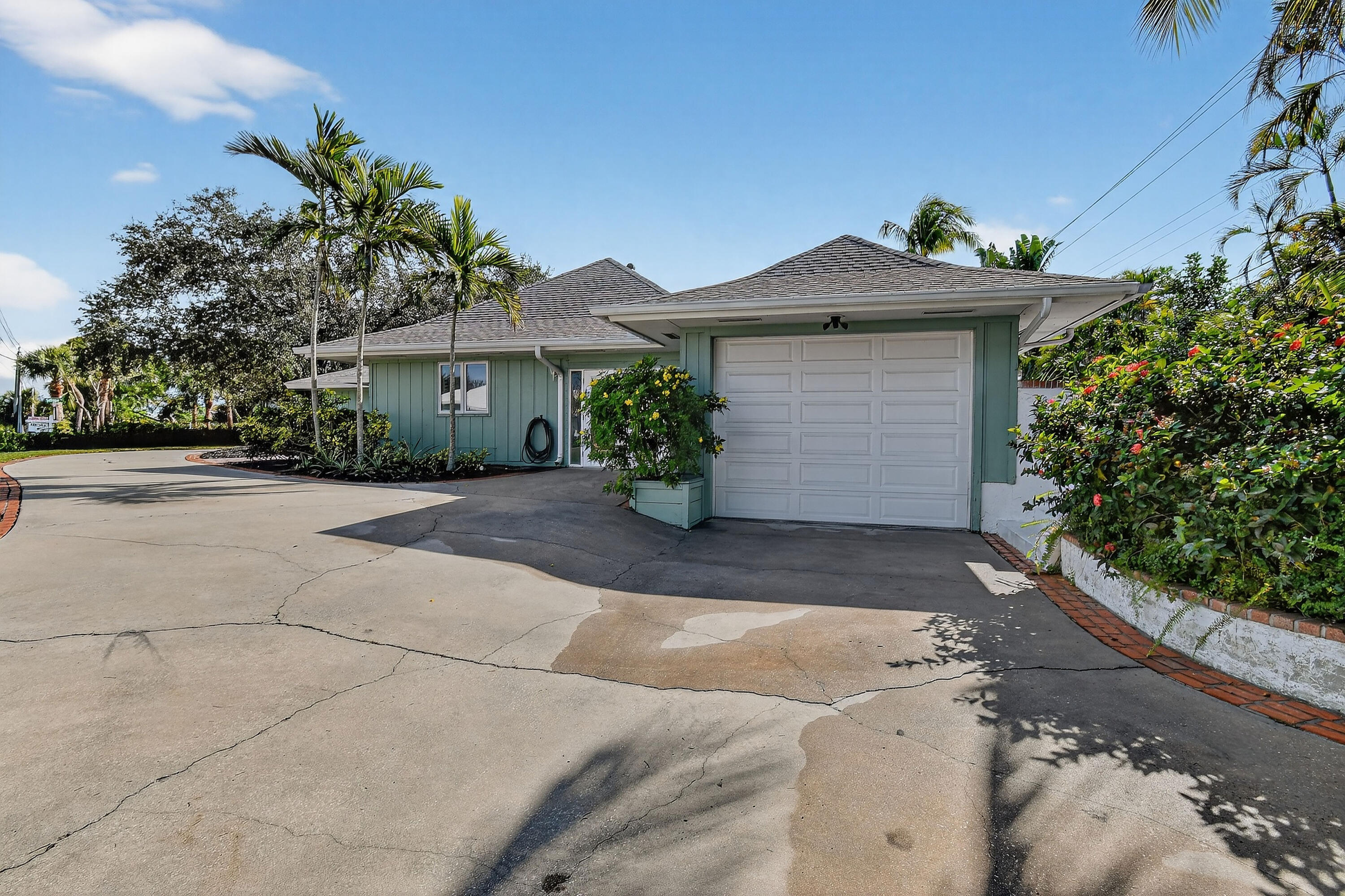 285 Golfview Drive