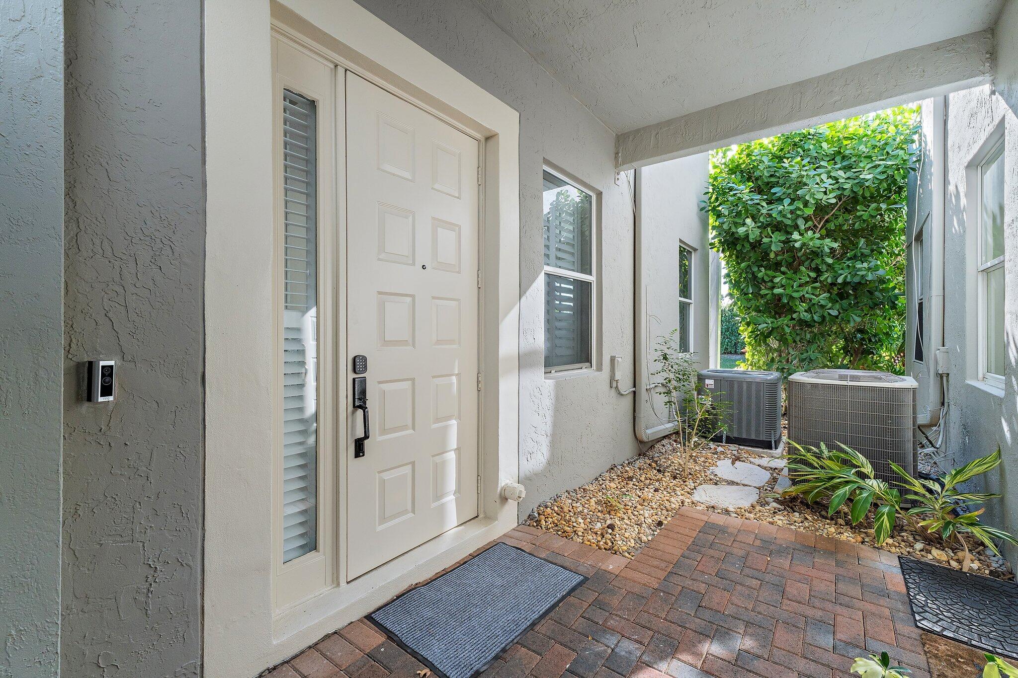 402 Resort Lane, Palm Beach Gardens