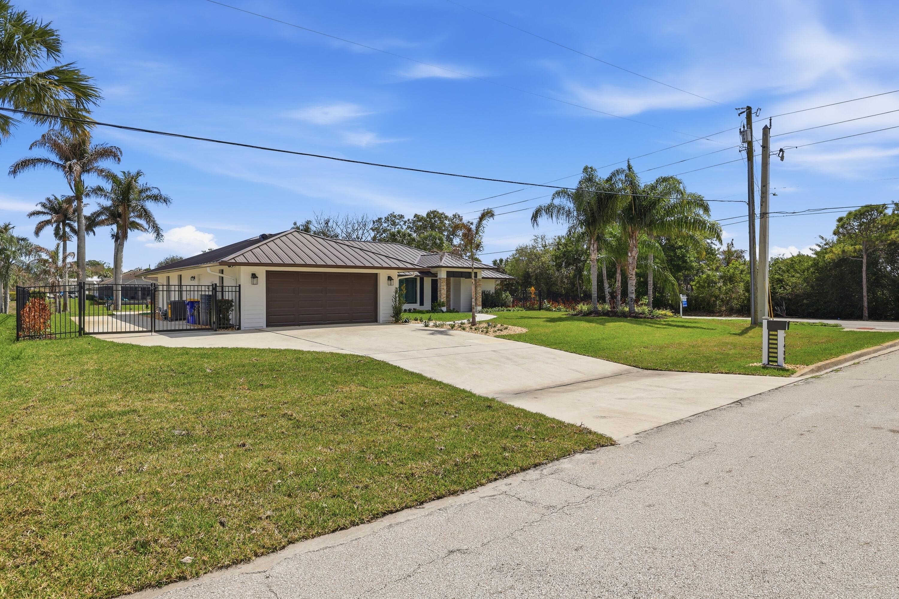 1489 SW Pine Tree Lane, Palm City