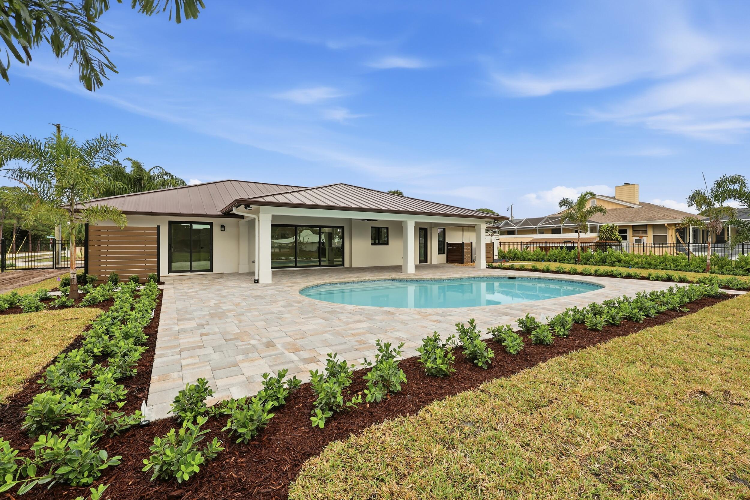 1489 SW Pine Tree Lane, Palm City