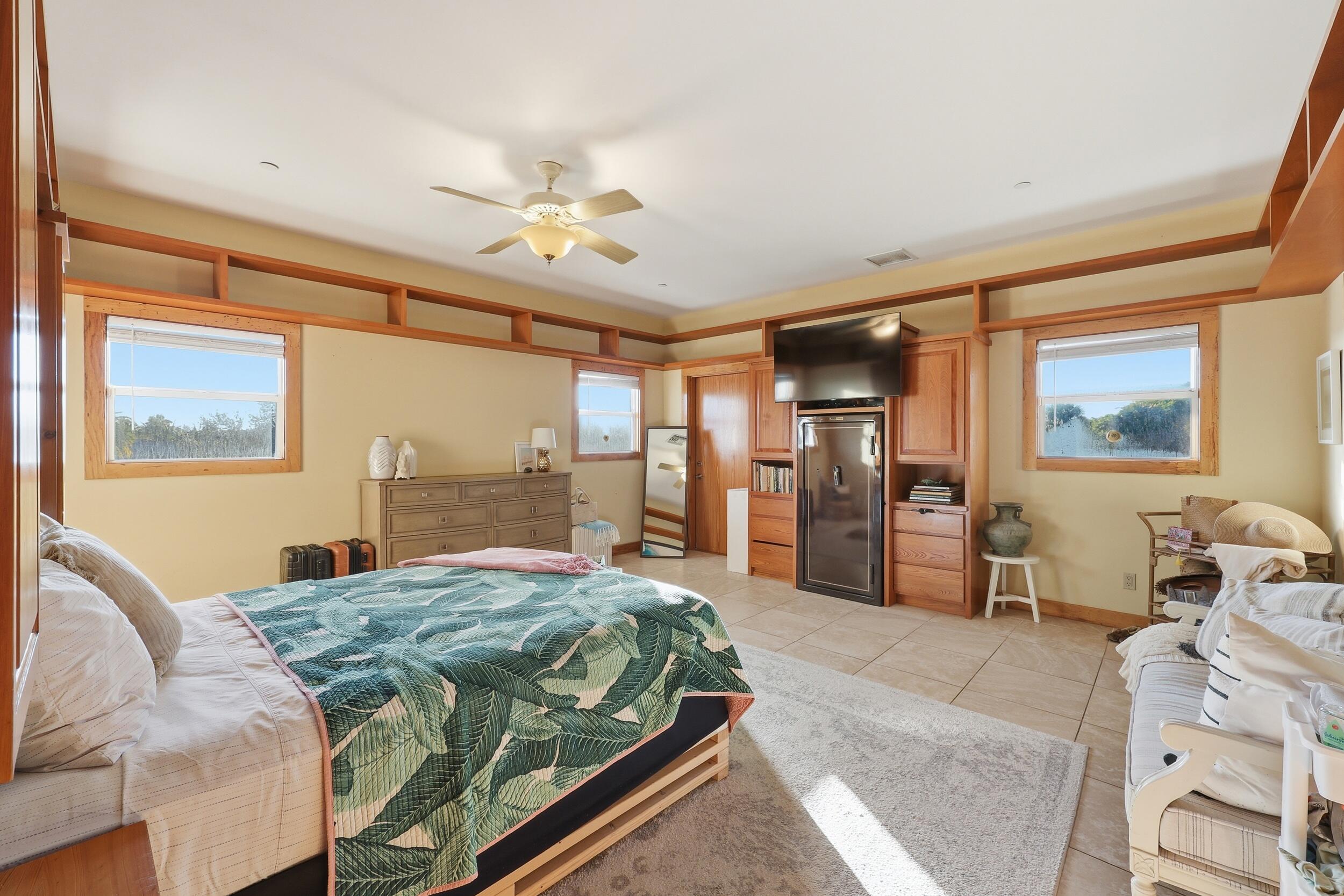 953 Thayer Lane