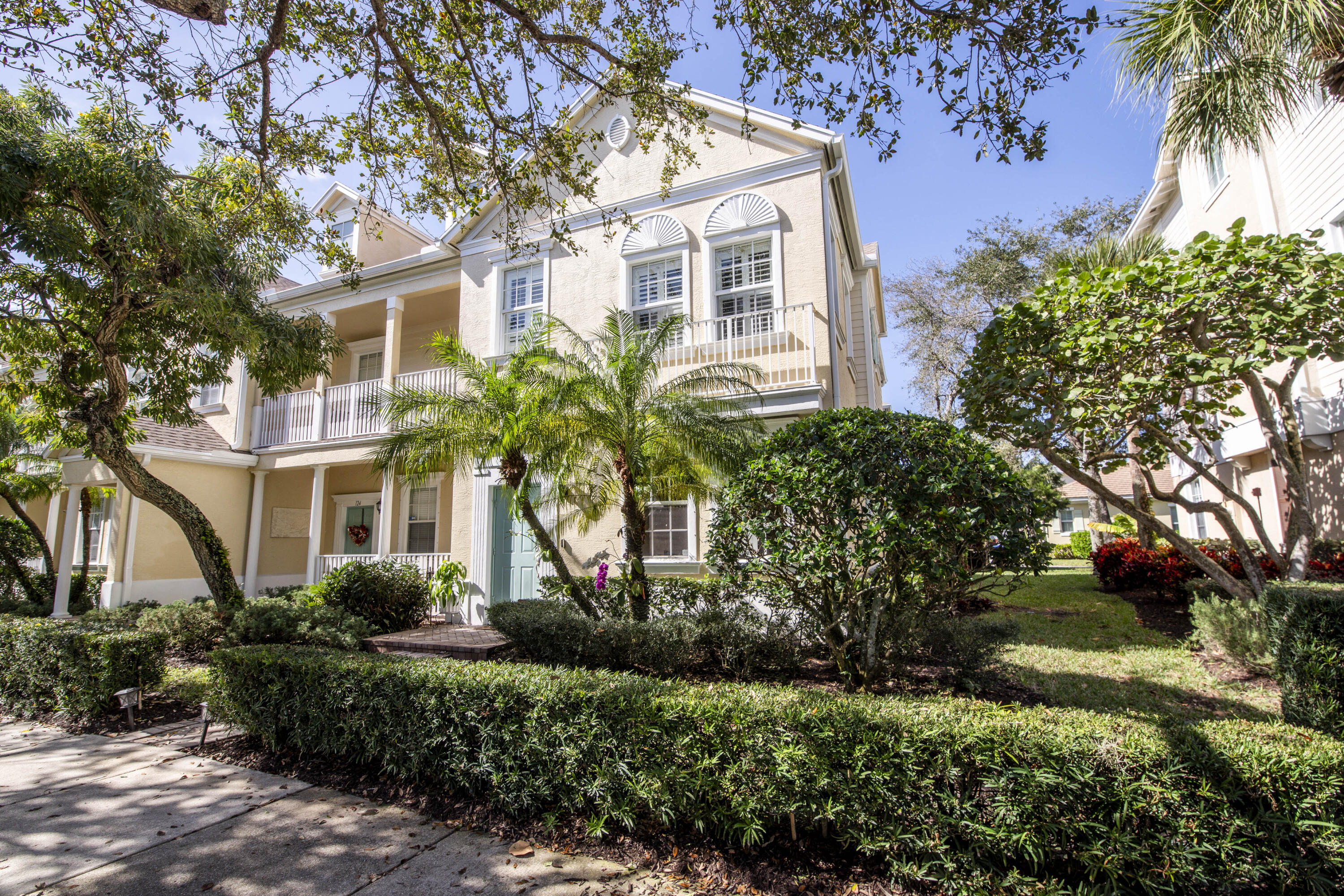120 W Thatch Palm Circle