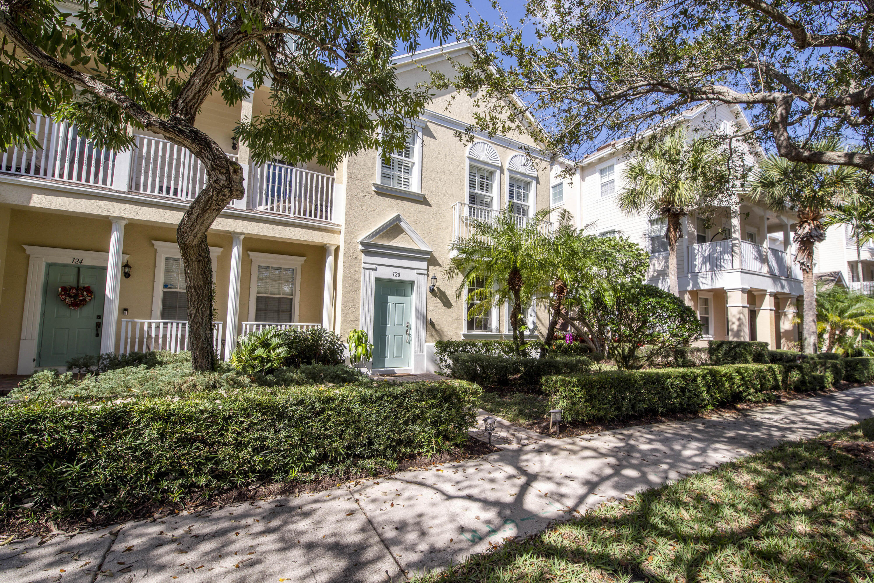 120 W Thatch Palm Circle