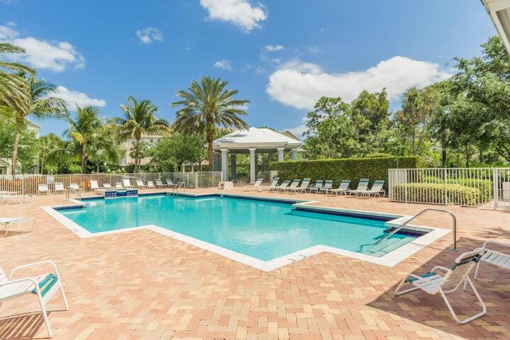 120 W Thatch Palm Circle