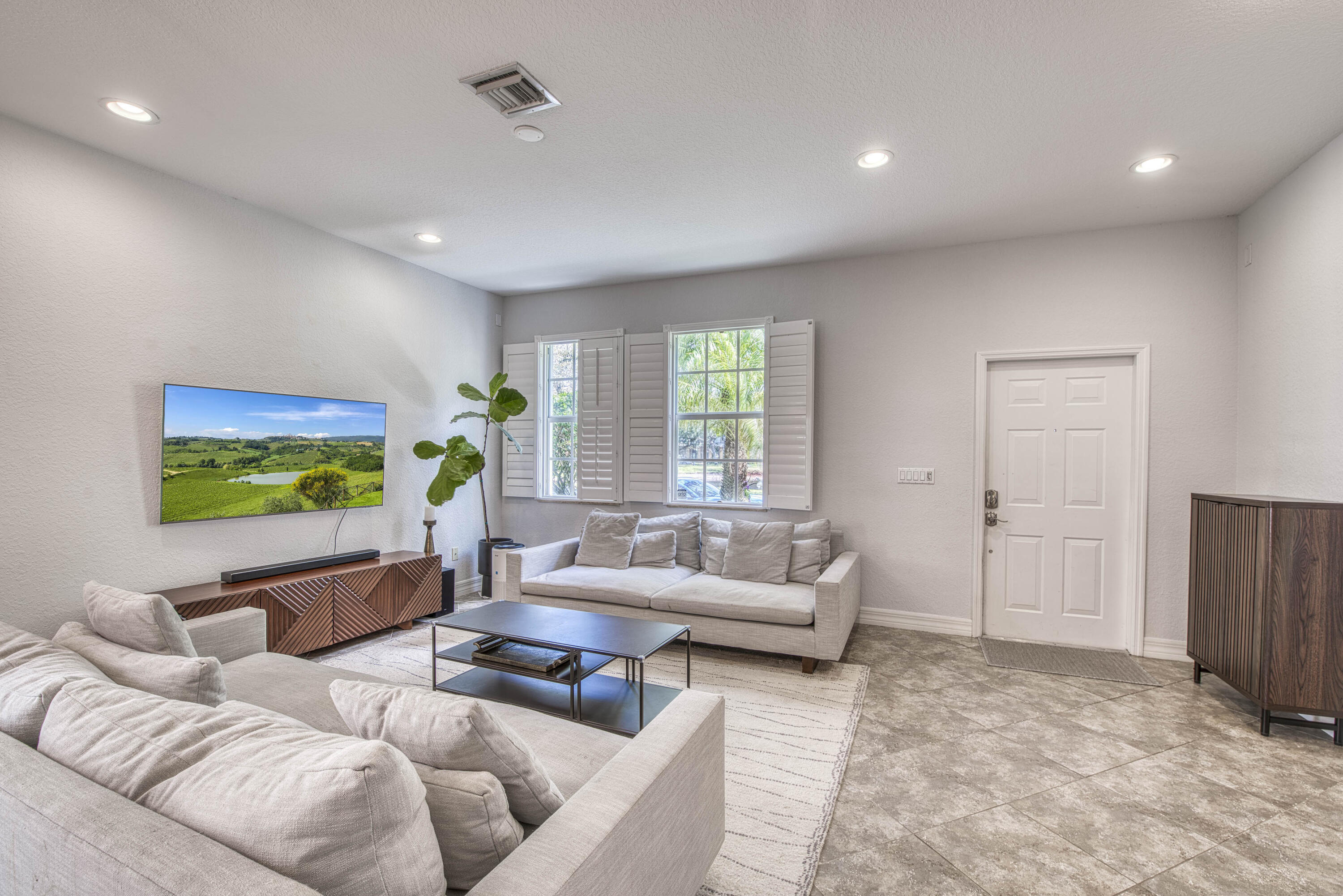 120 W Thatch Palm Circle