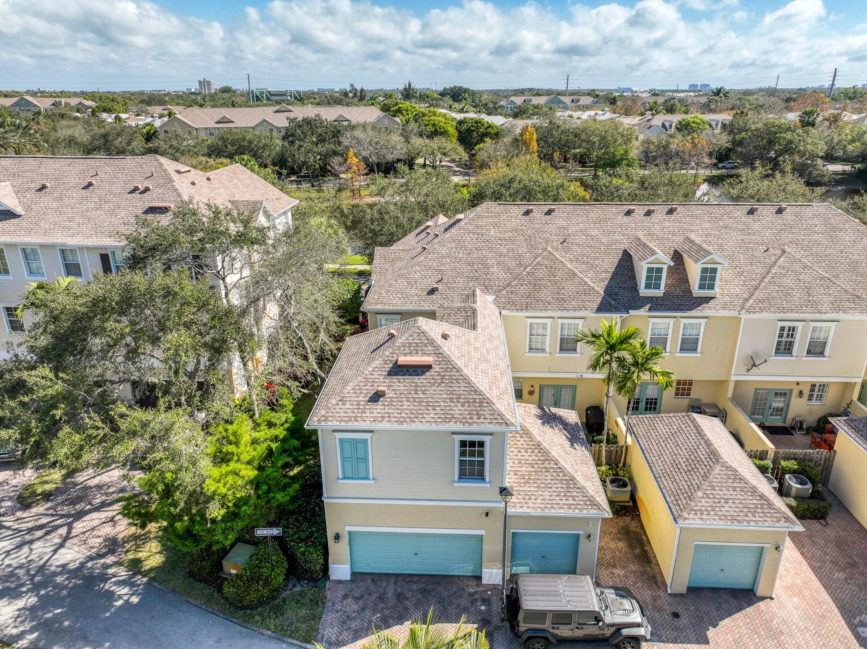 120 W Thatch Palm Circle