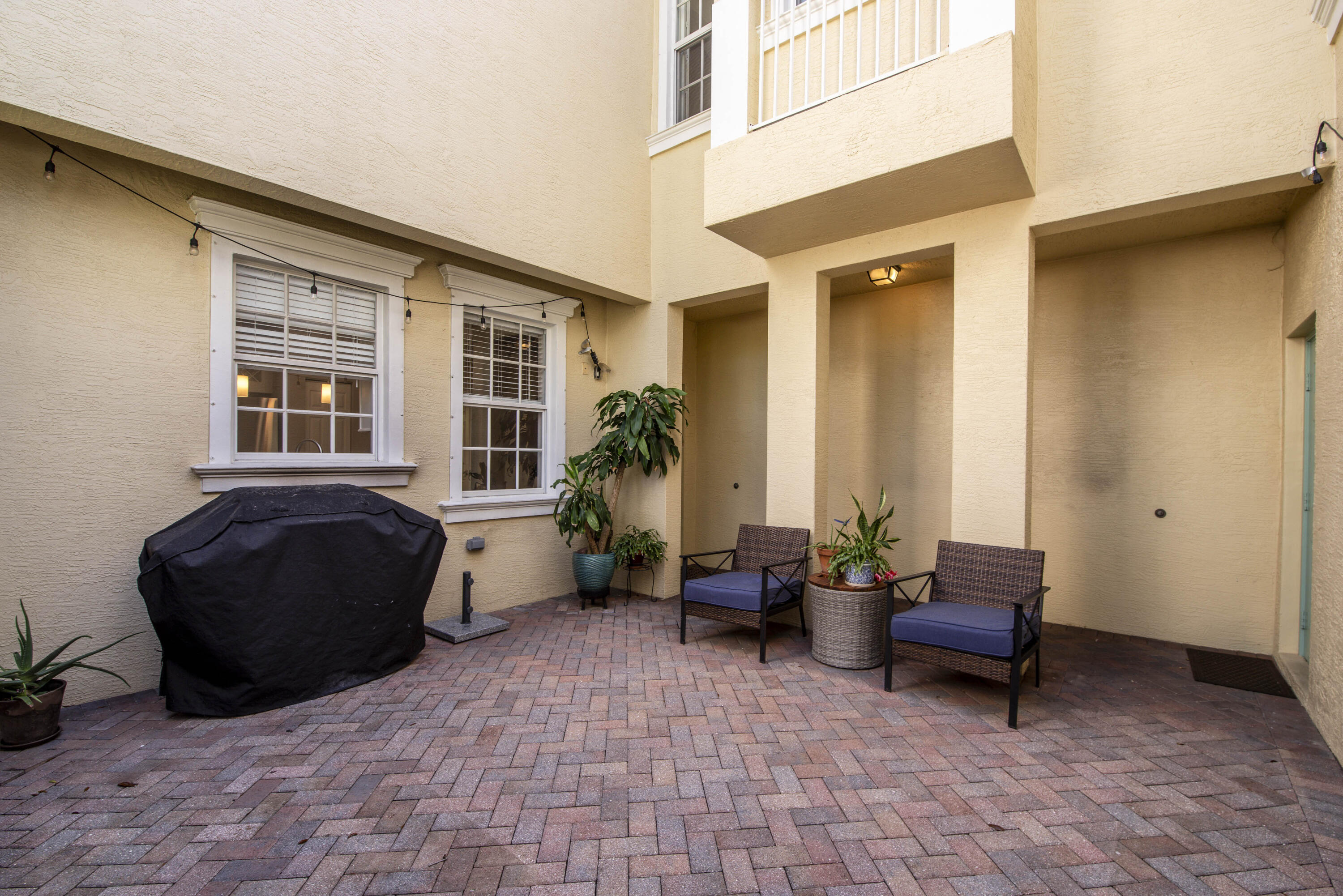 120 W Thatch Palm Circle
