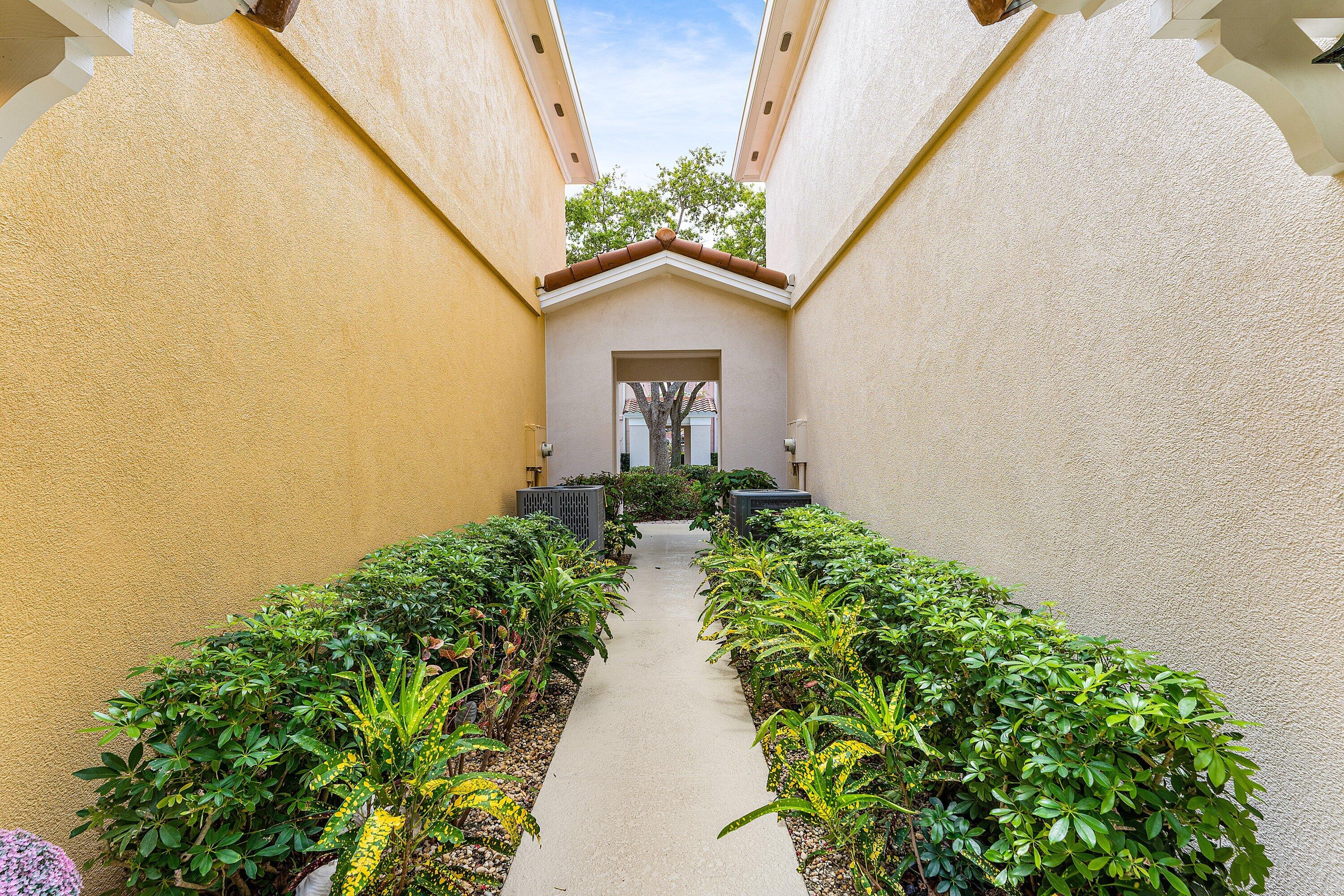 37 Tall Oaks Circle