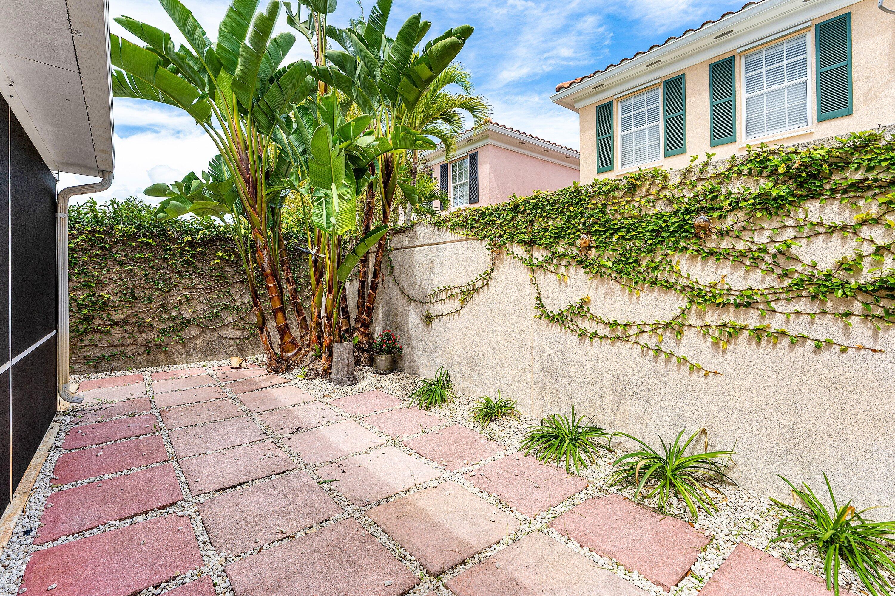 37 Tall Oaks Circle