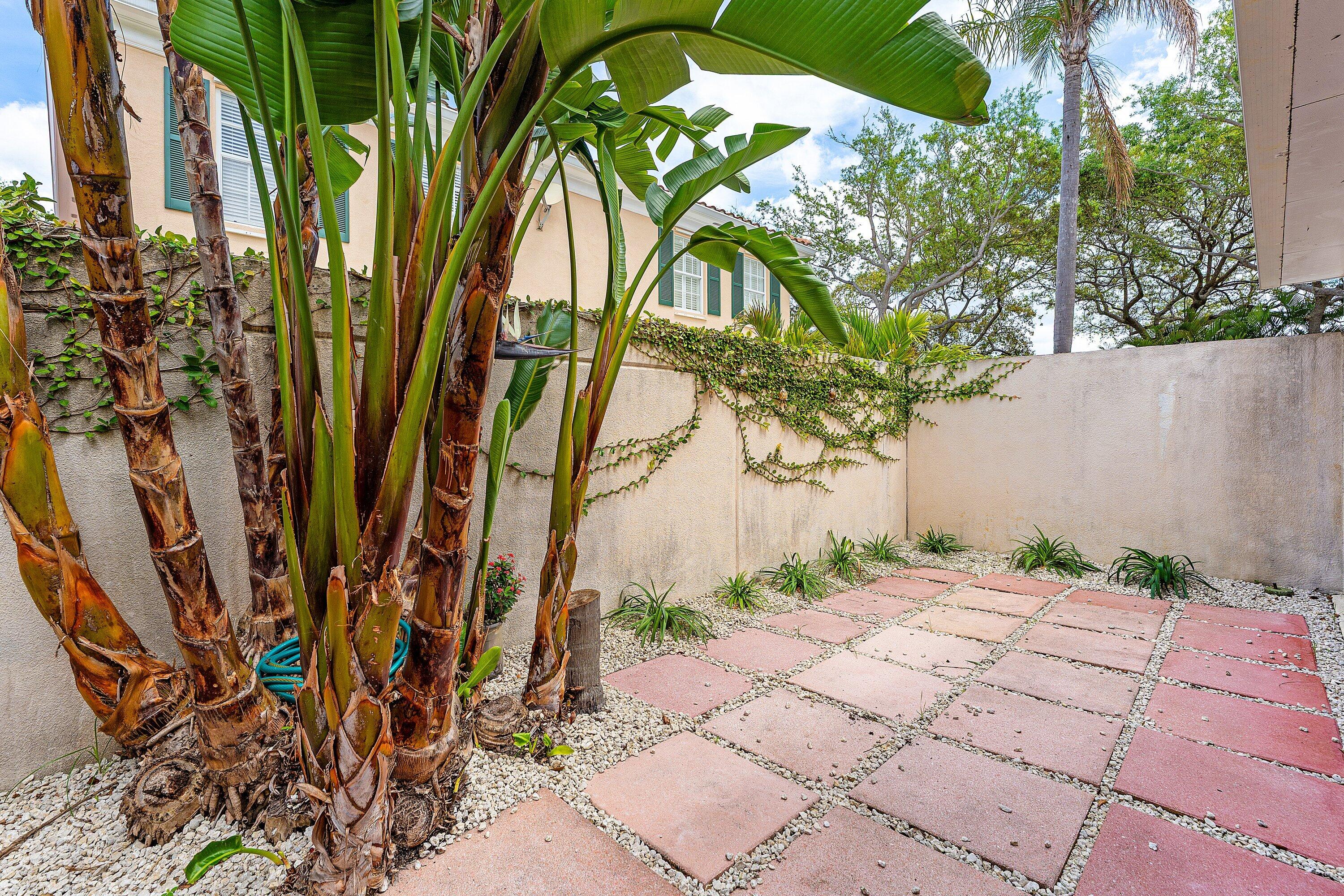 37 Tall Oaks Circle