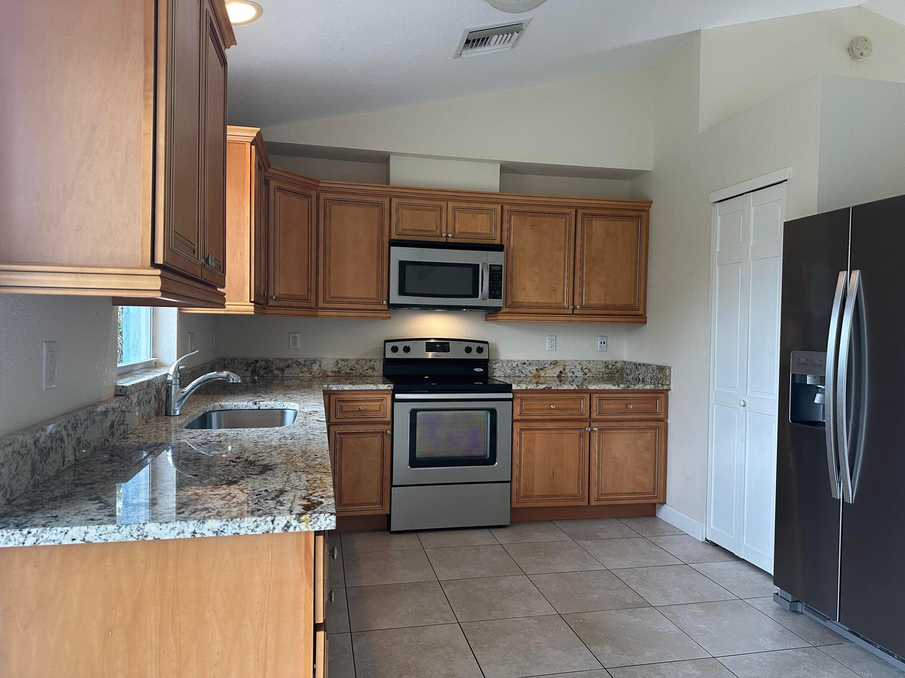 8171 SE Evergreen Street