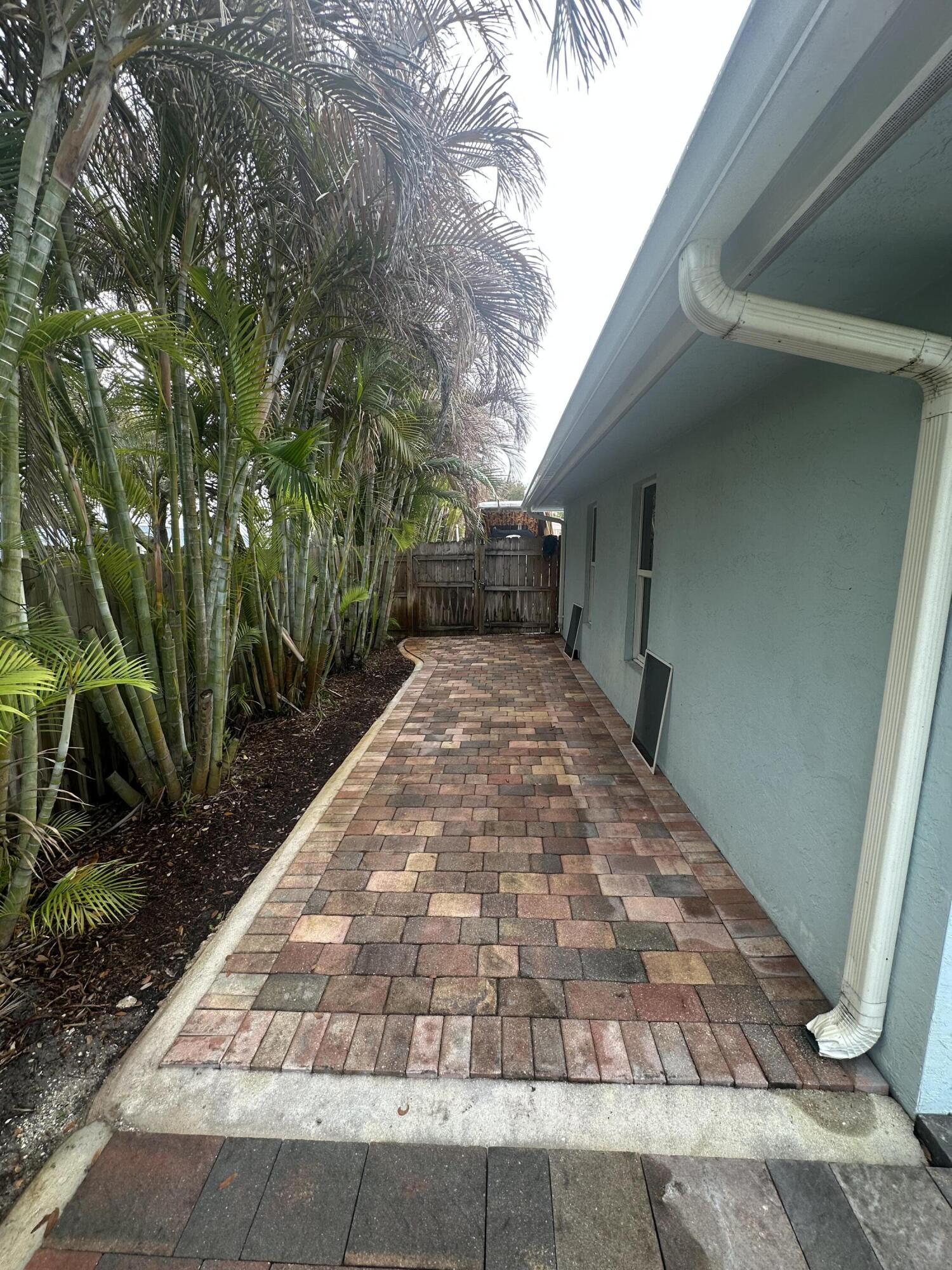 8171 SE Evergreen Street