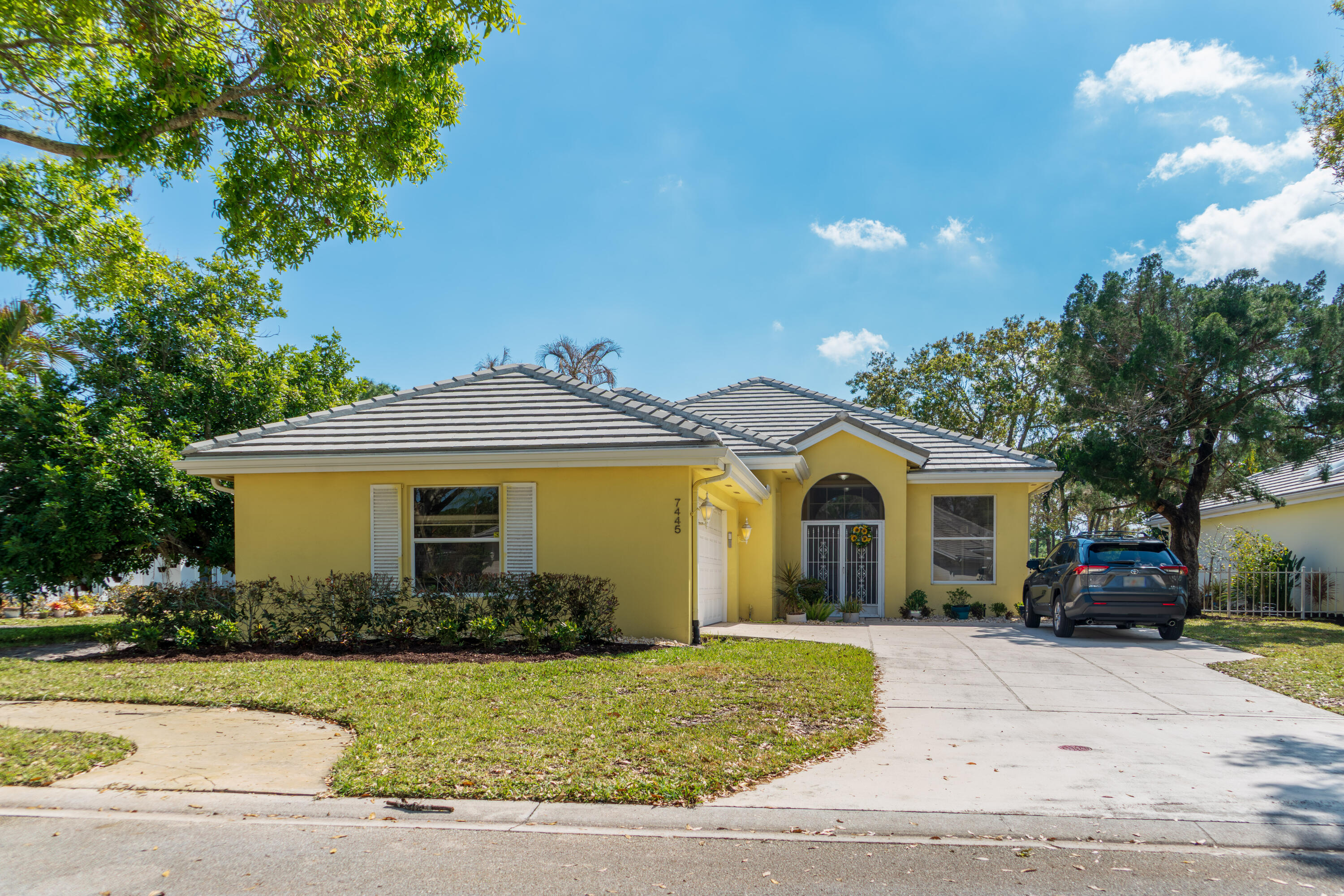 7445 SE Marsh Fern Lane