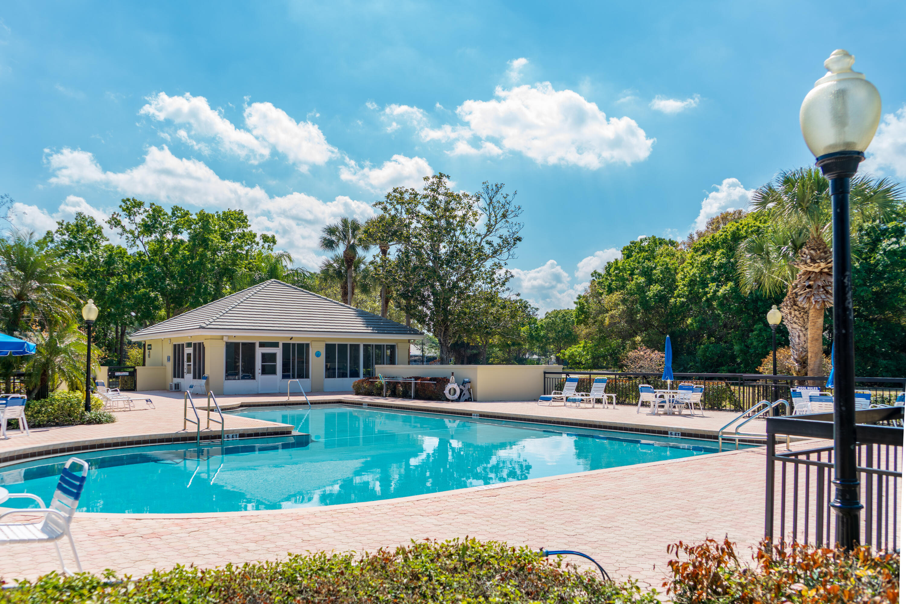 7445 SE Marsh Fern Lane