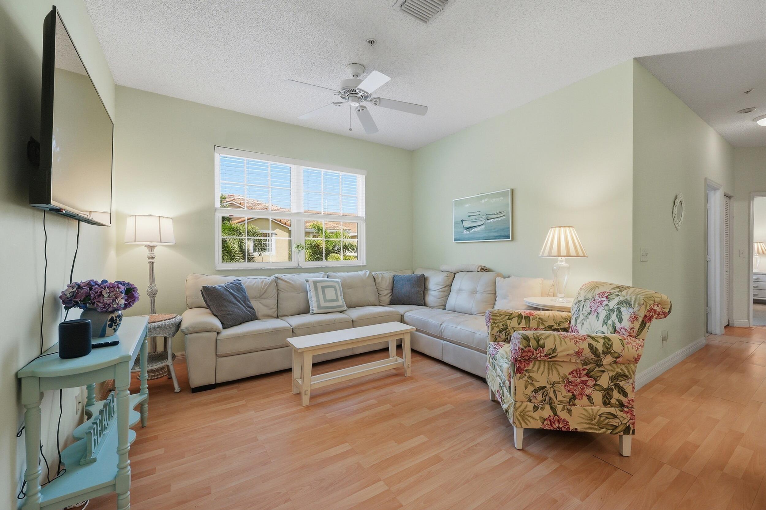 114 Lighthouse Cir, J